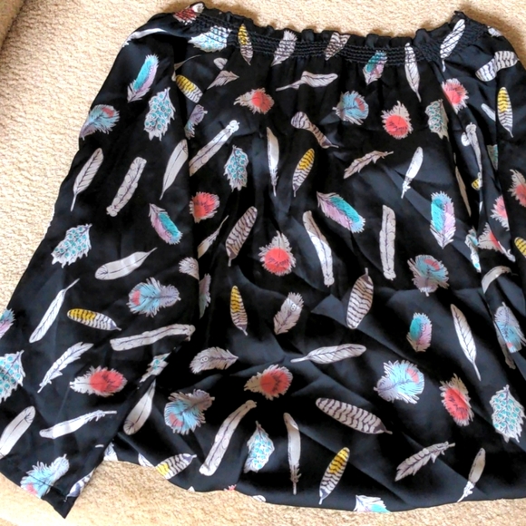 Greylin Anthropolgie Feather Blk Top - Picture 4 of 6